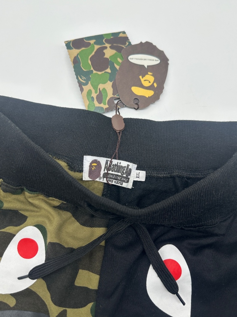 A Bathing Ape Camo Front Shark Sweat‎ Shorts - XXL - Picture 3 of 5